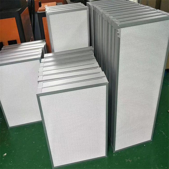 鋁框無隔板高效過濾器廣泛用于電子、半導體、精密機械、制藥、醫(yī)院、食品等行業(yè)中對潔凈度要求較高的民用或工業(yè)潔凈場所的未端過濾；包括超LSI制造工廠，半導體制造工廠，電子力研究中心，無塵室，層流設(shè)備醫(yī)藥、工作臺等